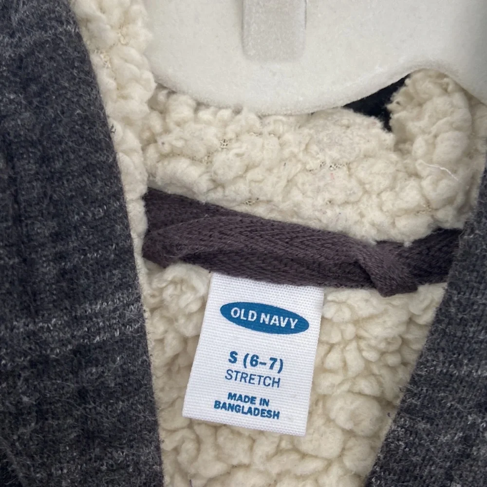 Boys Old Navy zip up jacket size small